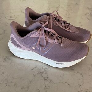 New Balance Women’s Fresh Foam Arishi Warisep4 Running shoes size 9.5